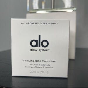 ALO Yoga Glow System Luminizing Face Moisturizer - White
